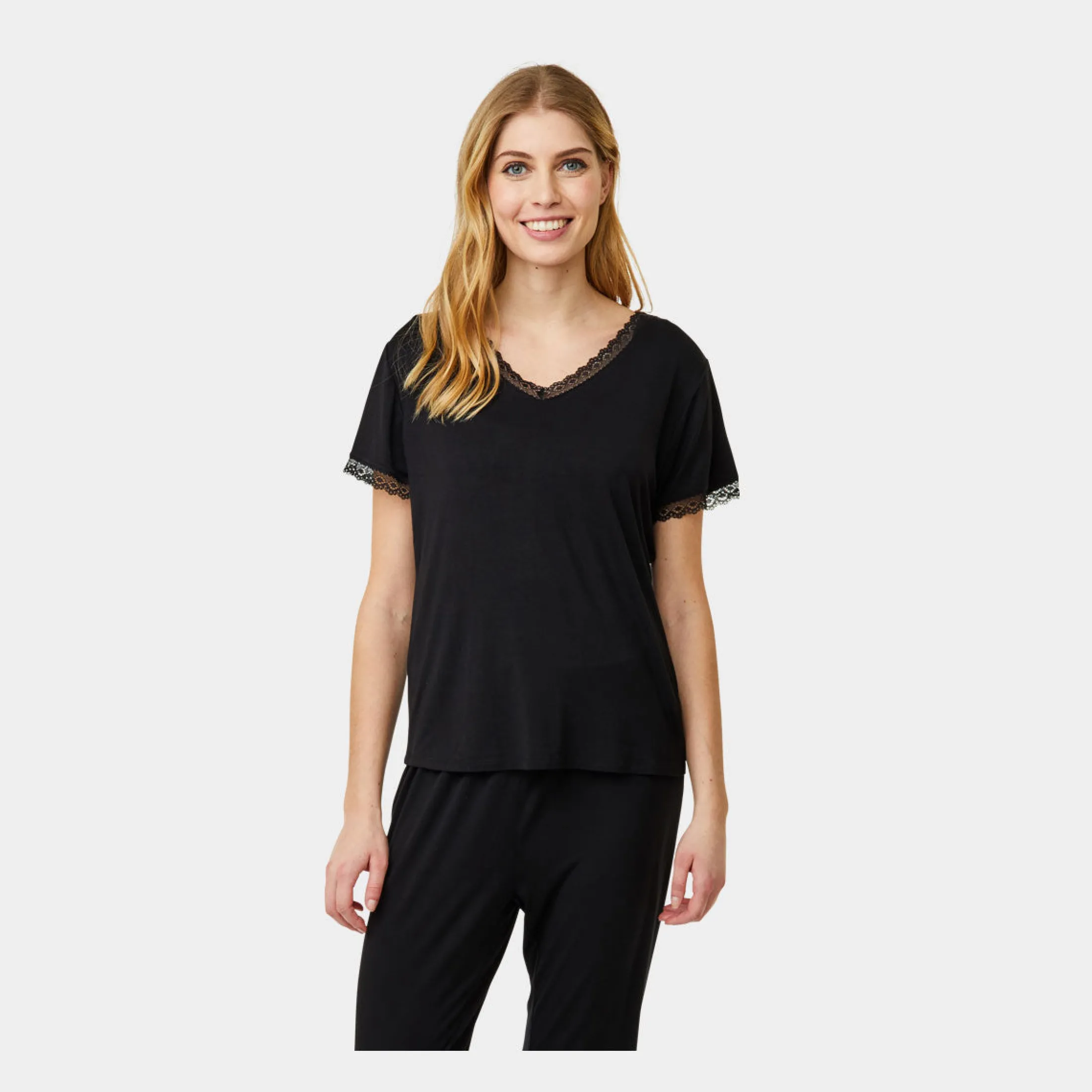 CCDK Superblød kortærmet bambus nattrøje med blondekant fra*Dame Nattoppe Og -Skjorter