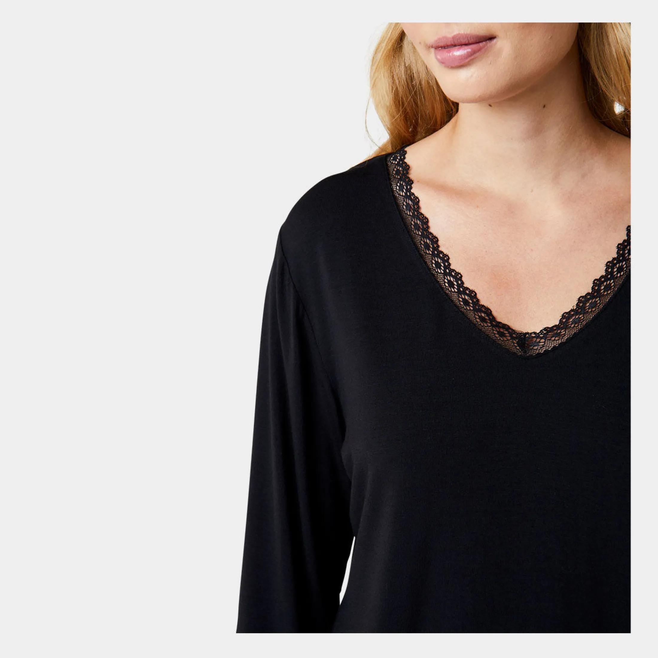 CCDK Superblød kortærmet bambus nattrøje med blondekant fra*Dame Nattoppe Og -Skjorter